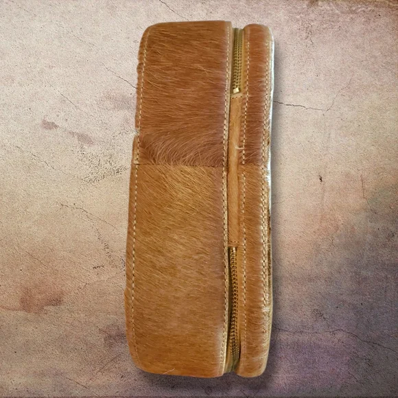 DKNY KOREA SAMPLE Brown & White Plush Hide Texture Canteen Crossbody One Off Bag - Picture 11 of 17